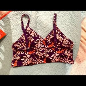 Fabletics sports bra. It is great condition!